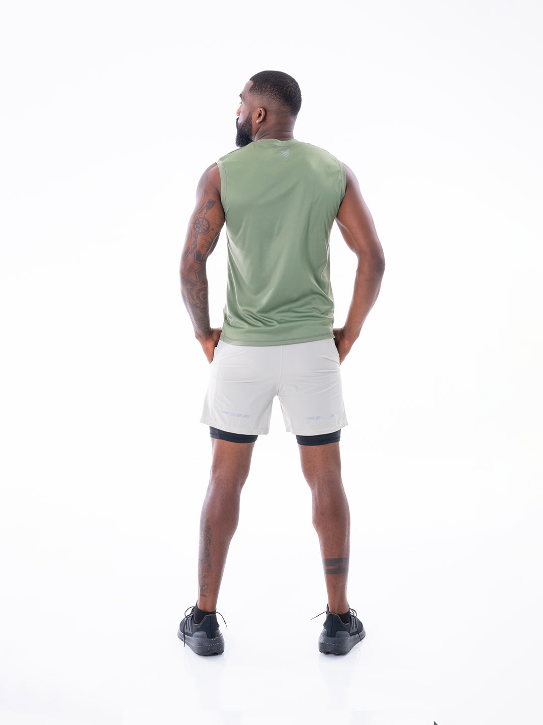 CAMISETA SIN MANGA ASTRO UNICOLOR-VERDE MILITAR