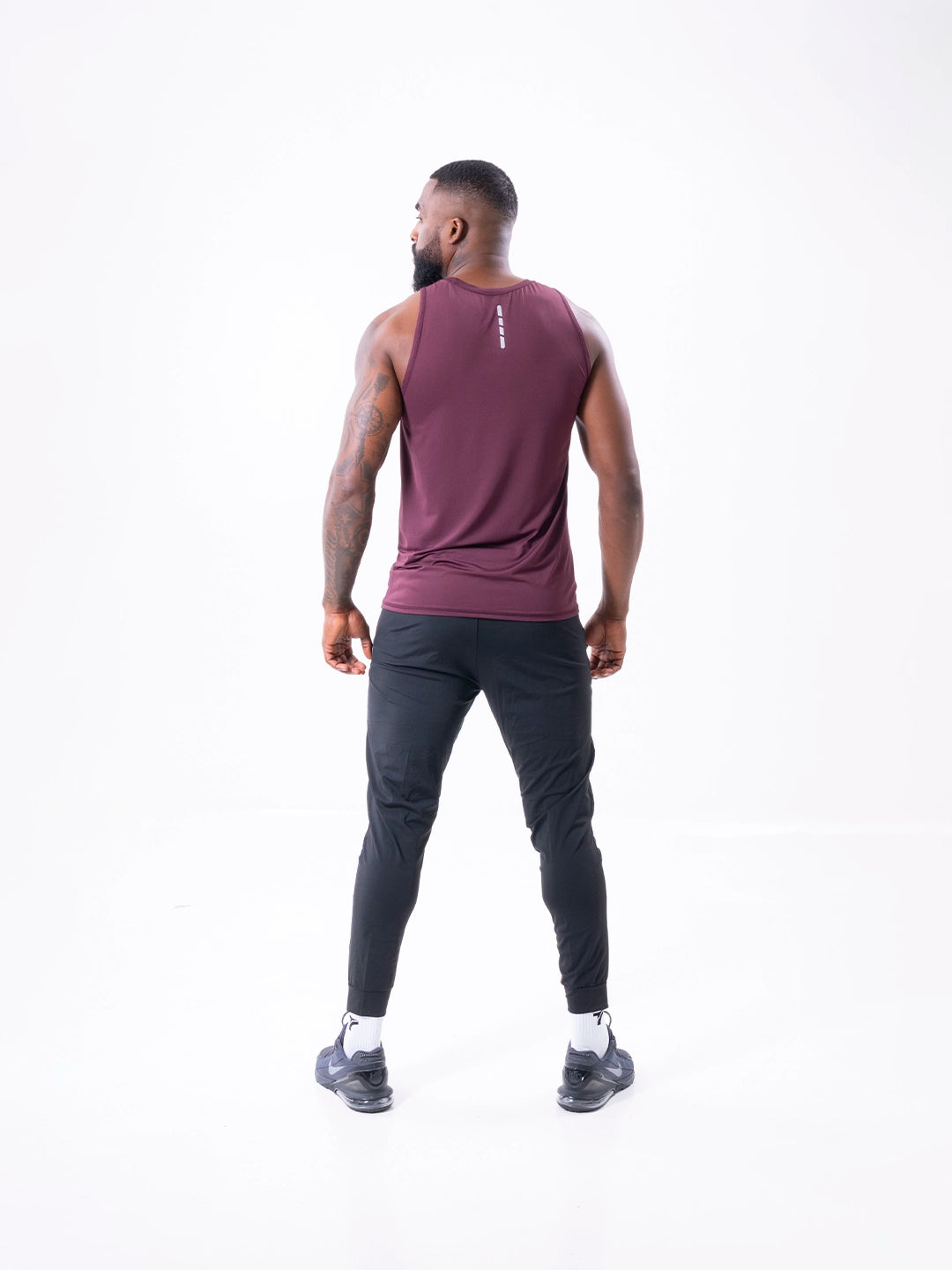 CAMISILLA RUNNING HOMBRE - VINOTINTO